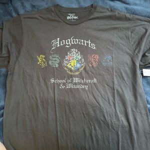 Universal Studios Hogwarts School Crest T-Shirt
